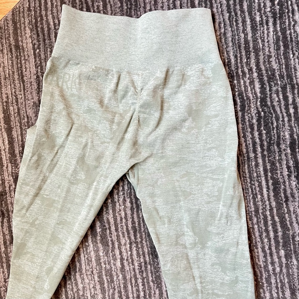 Gymshark Camo Seamless Set, Sage Green, Size S - image 4